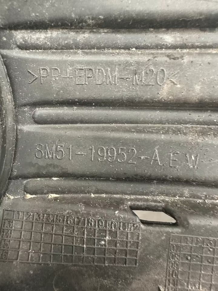 8M51-19952-A.E Stoßstange Gitter Vorne Rechts für Ford Focus II