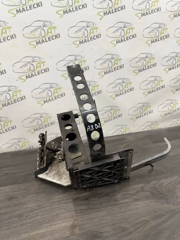 4D0821137A Kotflügelhalter Halterung Links Audi A8 D2 4D Modell