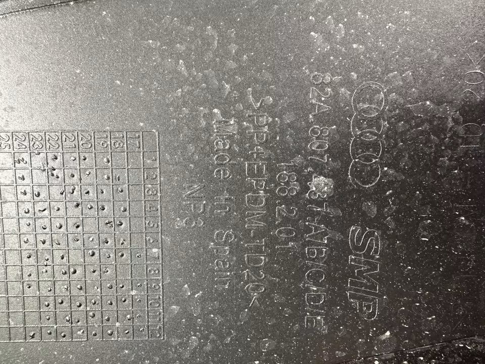 82A807437 Stoßstange Vorne Audi A1 GB 82A Modell Schwarz