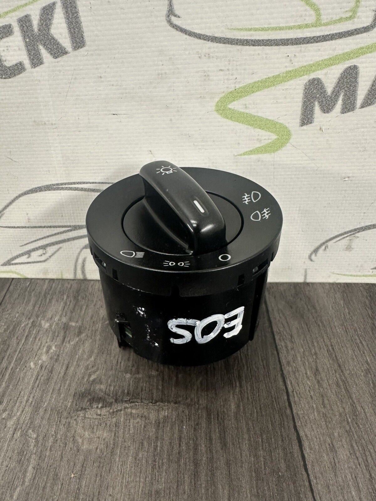 6308989