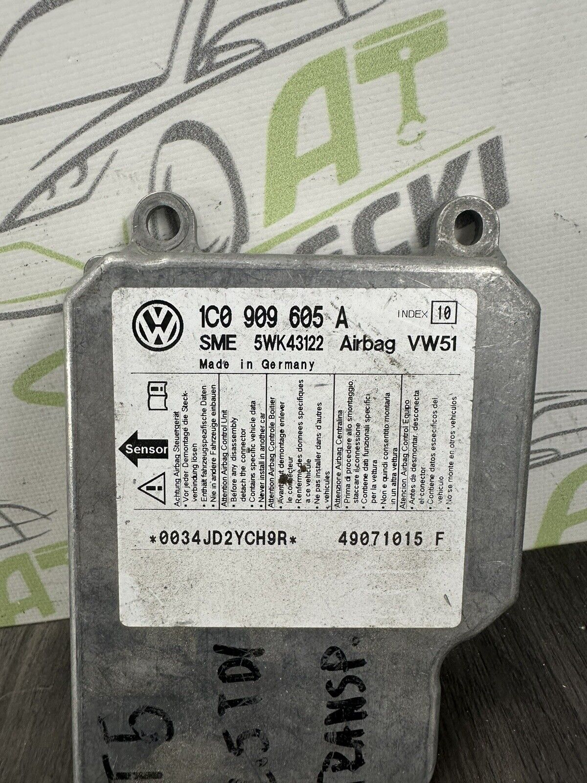 6305899