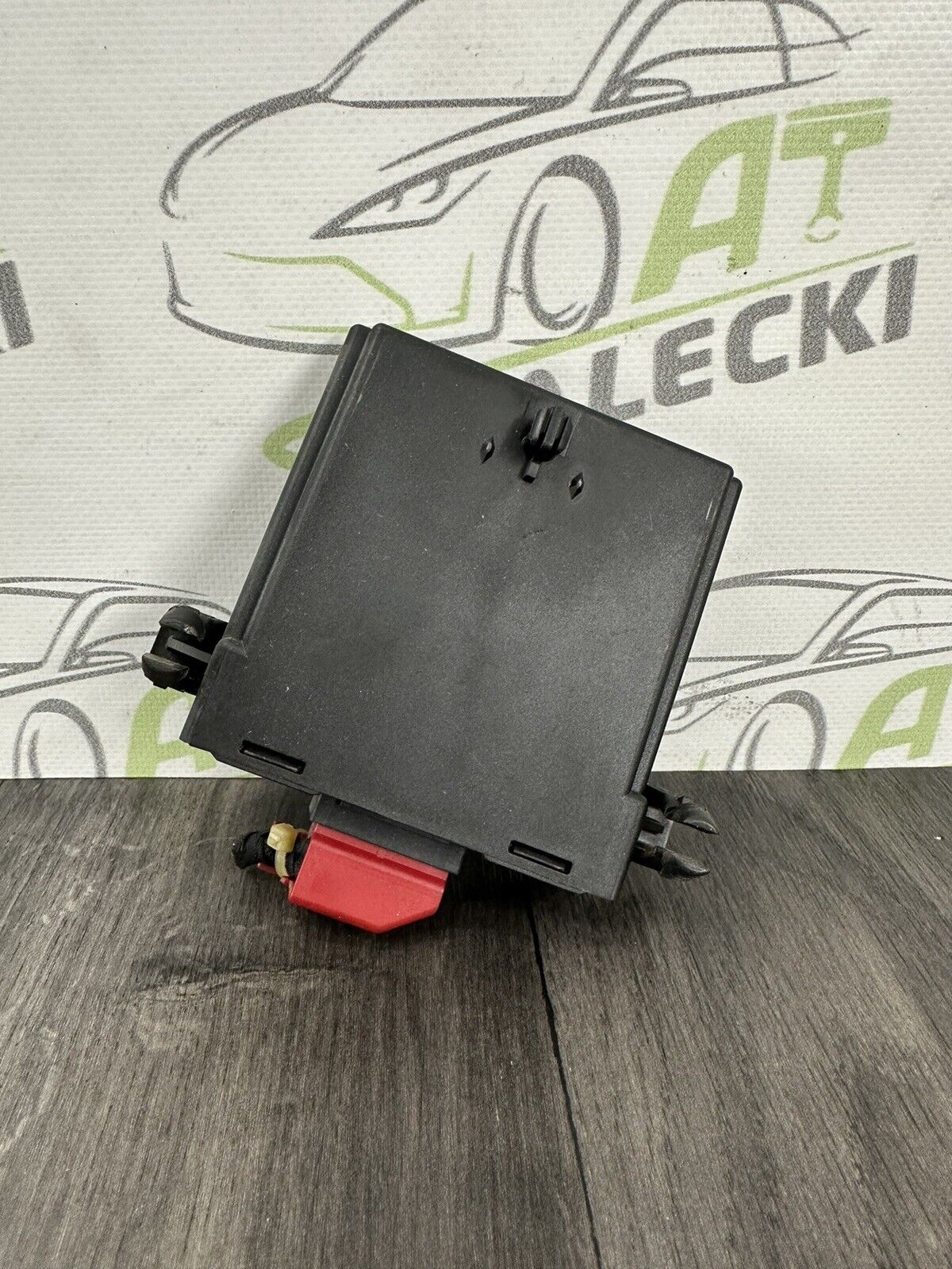 6304776