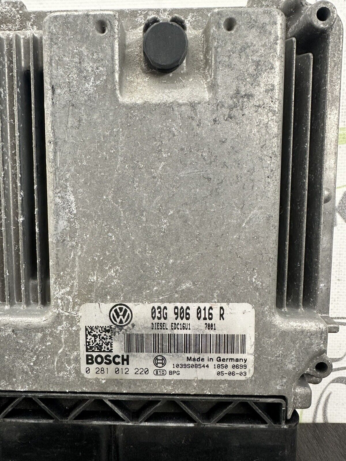 6304136