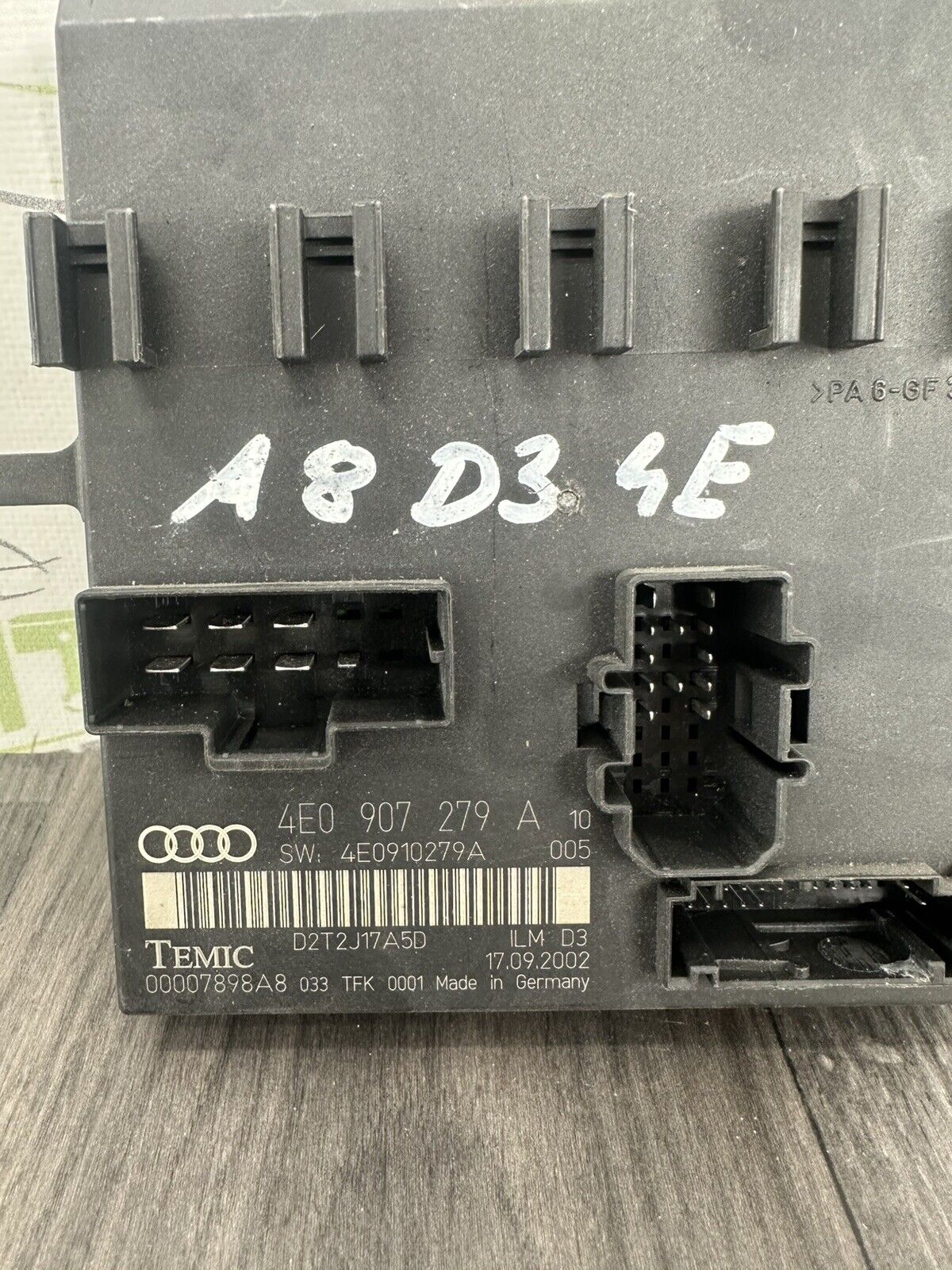 6304952