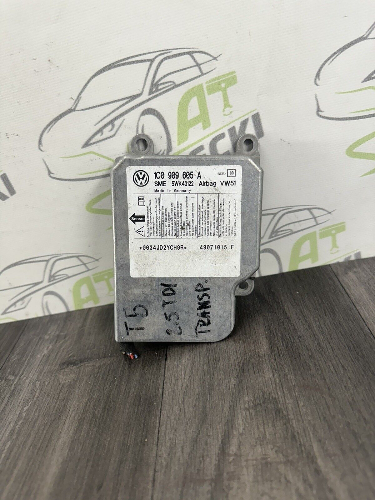 6305899