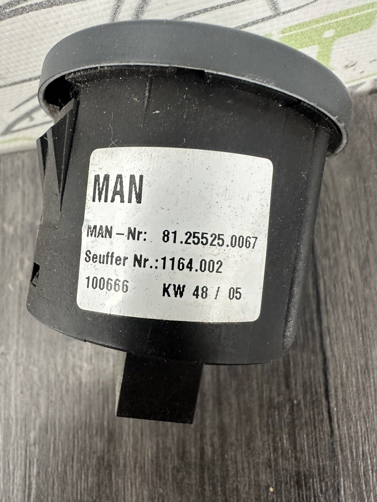 6304437