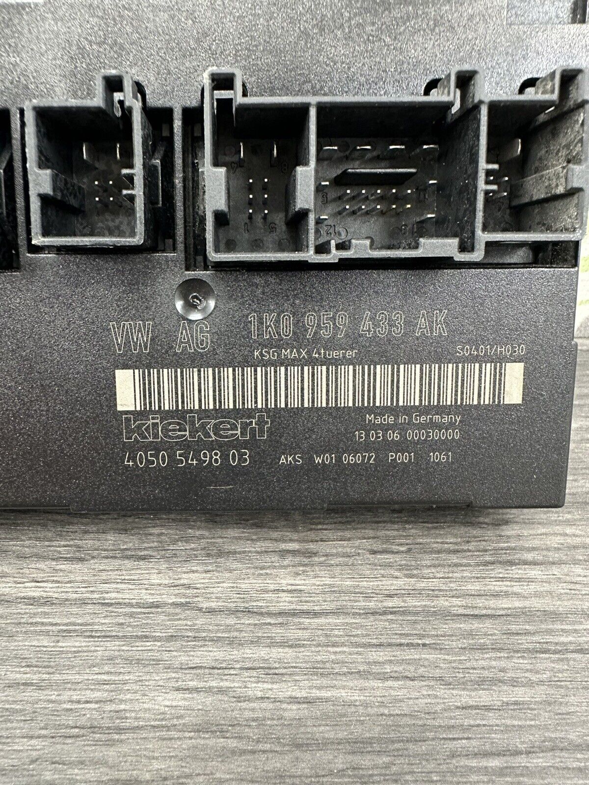 6304969