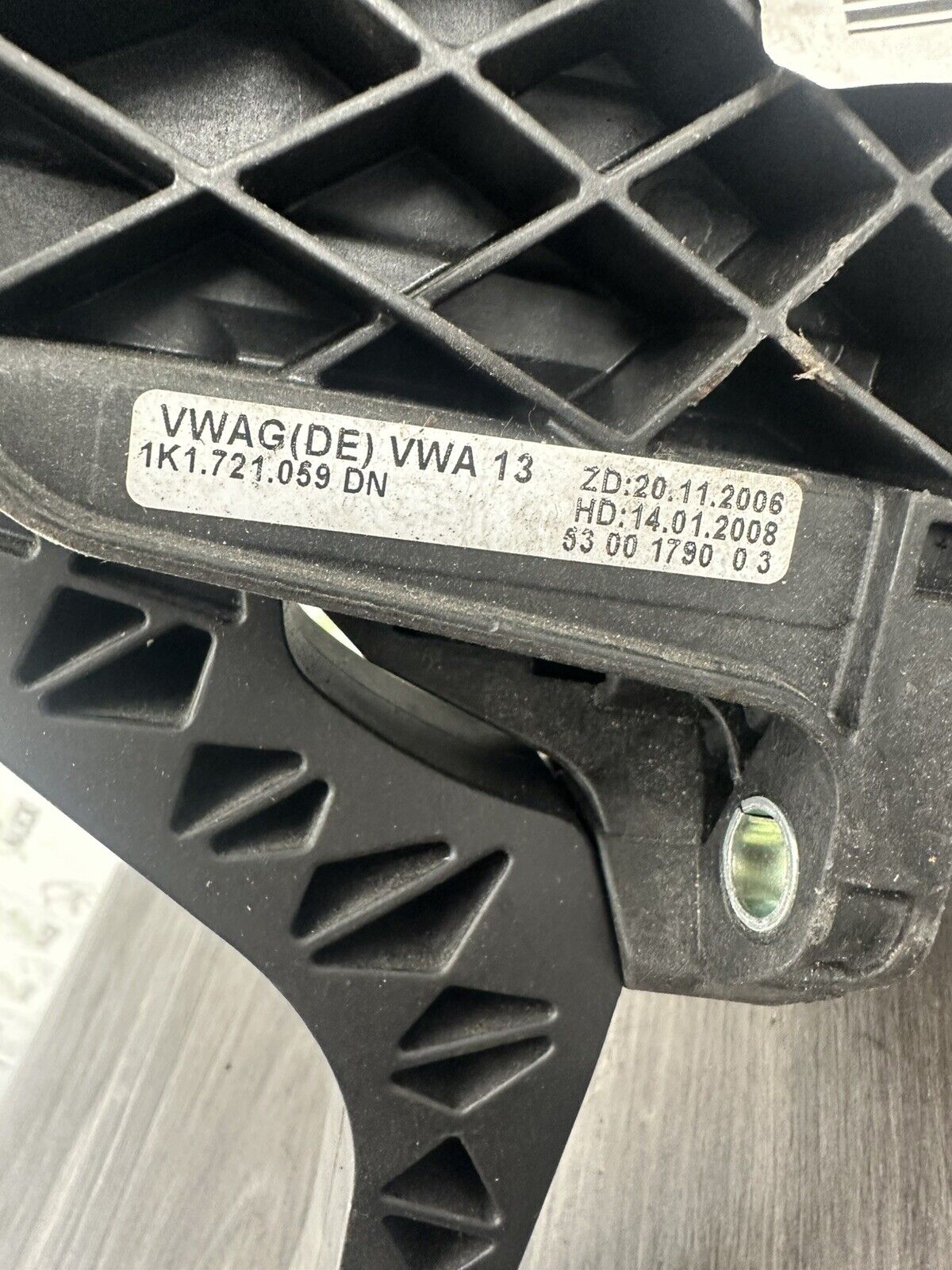 6308527