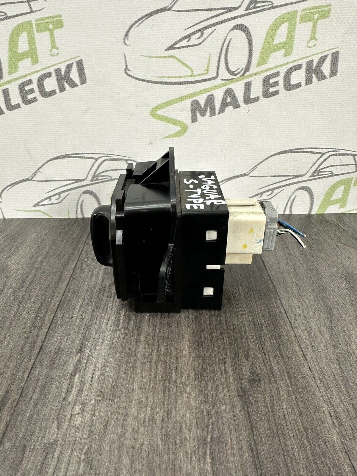 6308696