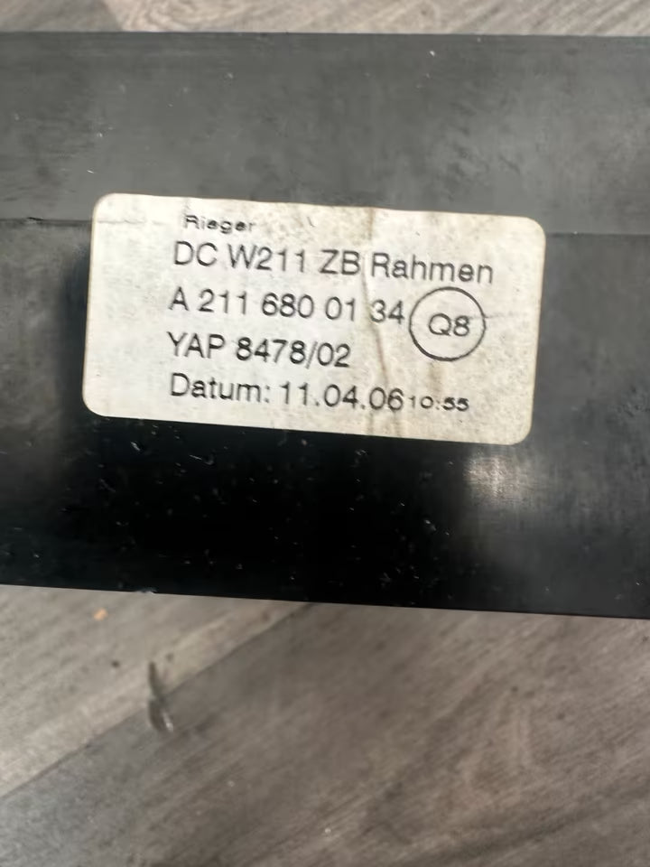 A2116800134 Navi Schacht Einbaurahmen Mercedes Benz W211