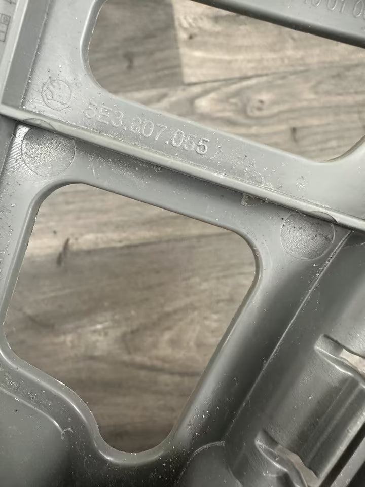 5E3807055 Stoßstangenhalter Vorne Links Skoda Octavia