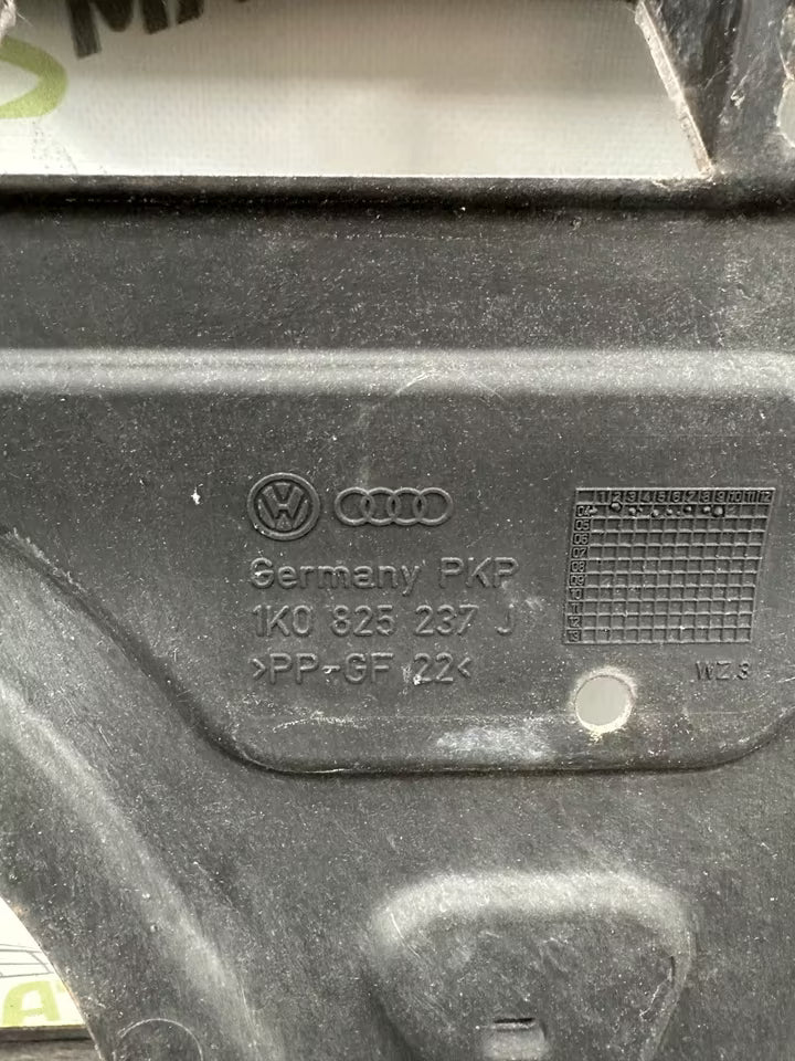 1K0825237J Unterbodenschutz Verkleidung Audi A3 8P Vw Golf V VI