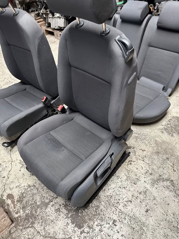 Innenausstattung Sitze Vw Golf V 5 1K 3-Tür Modell Stoff