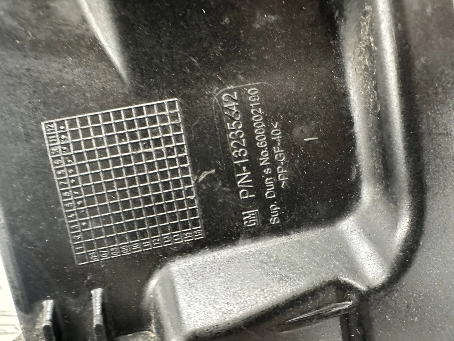 13235642 Batteriehalter Batterie Aufnahme Opel Corsa D 09115187