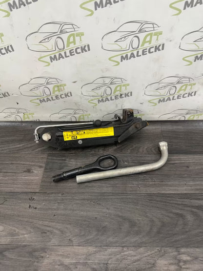 1K0011031J Wagenheber Set mit Schraubschlüssel für Audi A3 8P