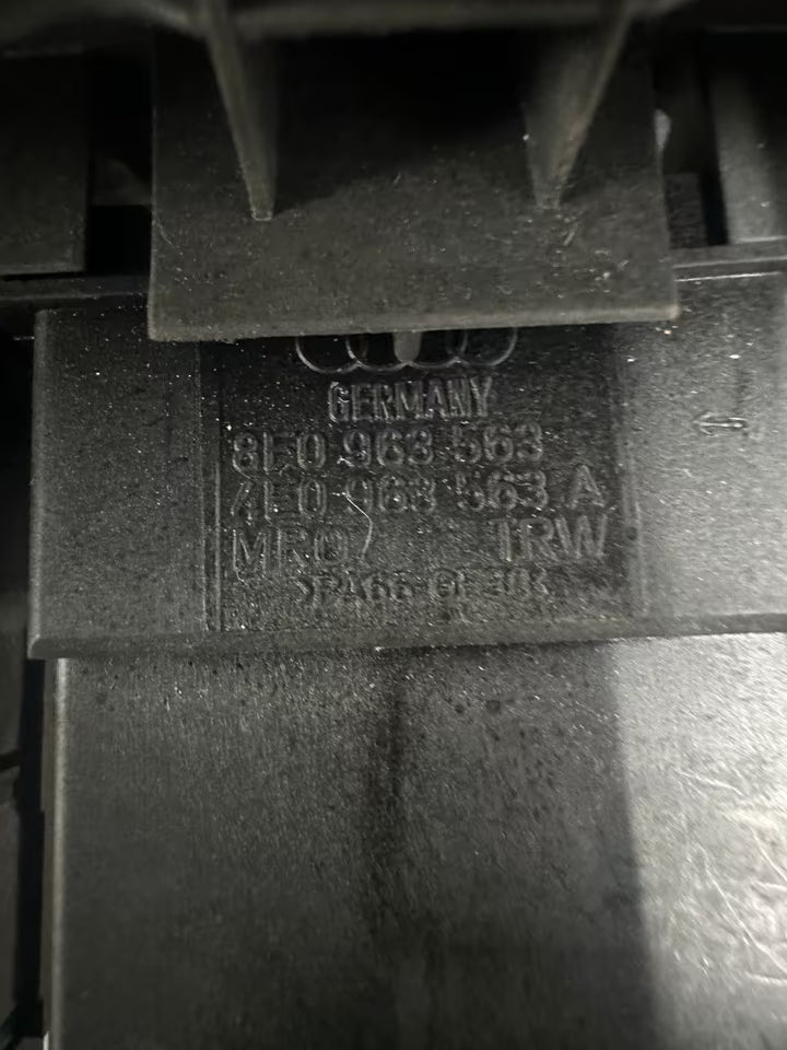 8P0863351A Verkleidung Abdeckung Sitzheizungsschalter Audi A3 8P