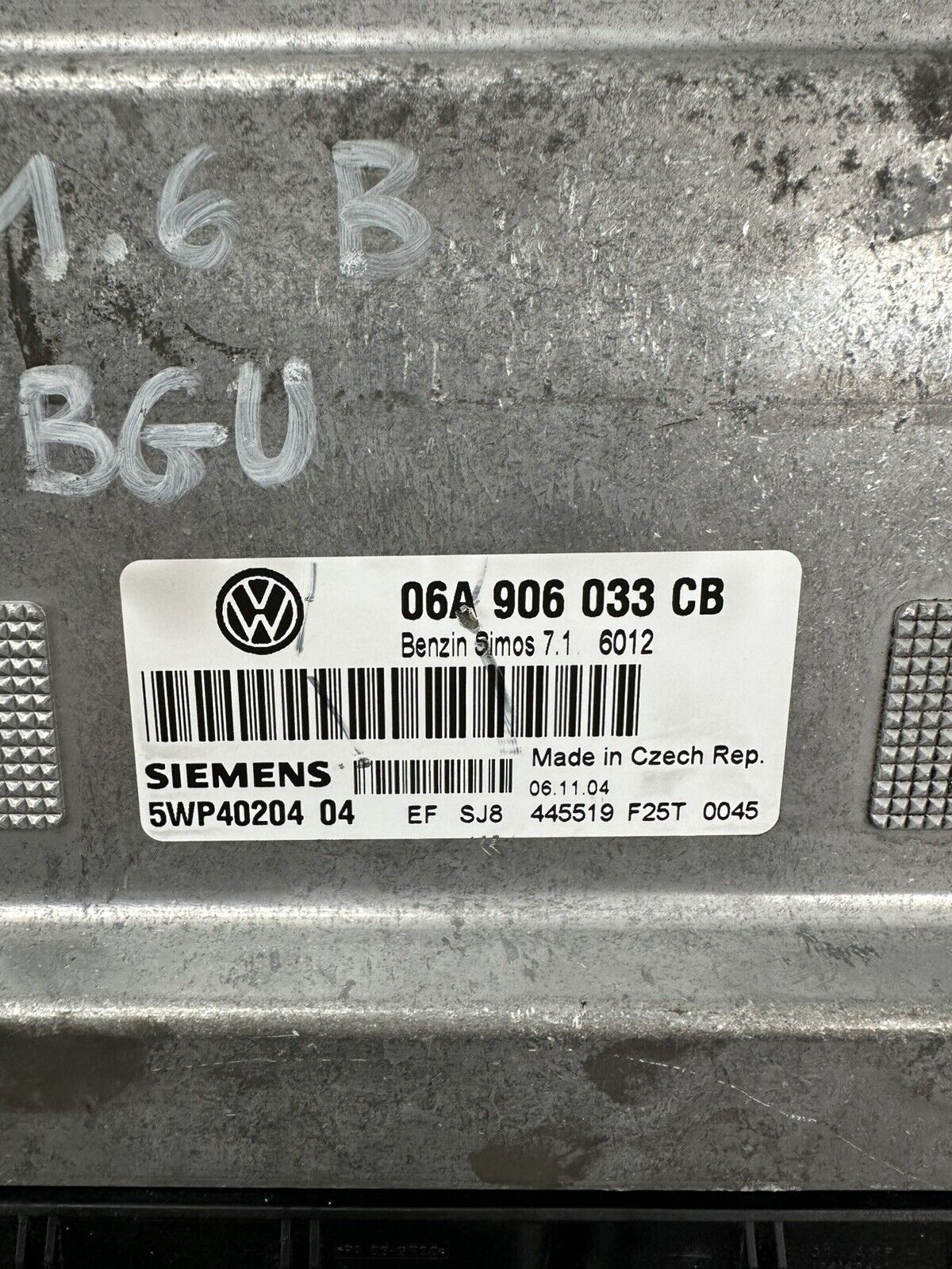 6304883