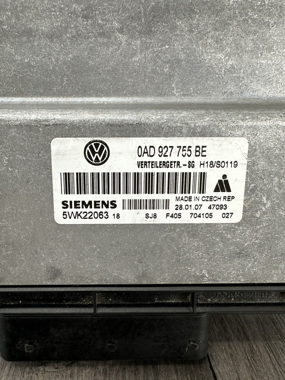 6305779