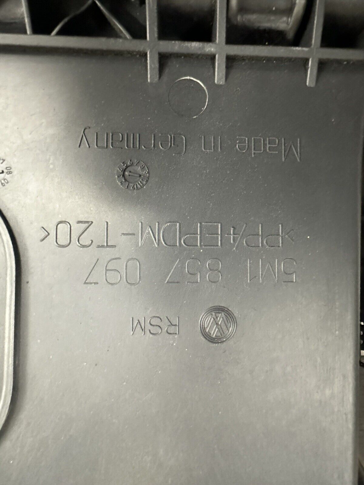 6304566
