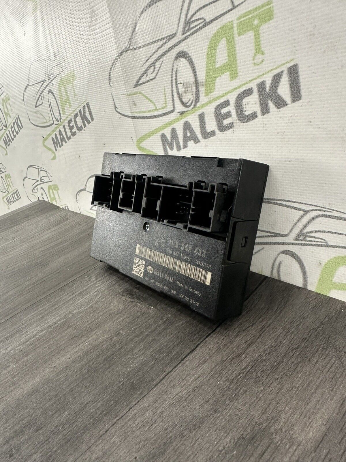 6304318