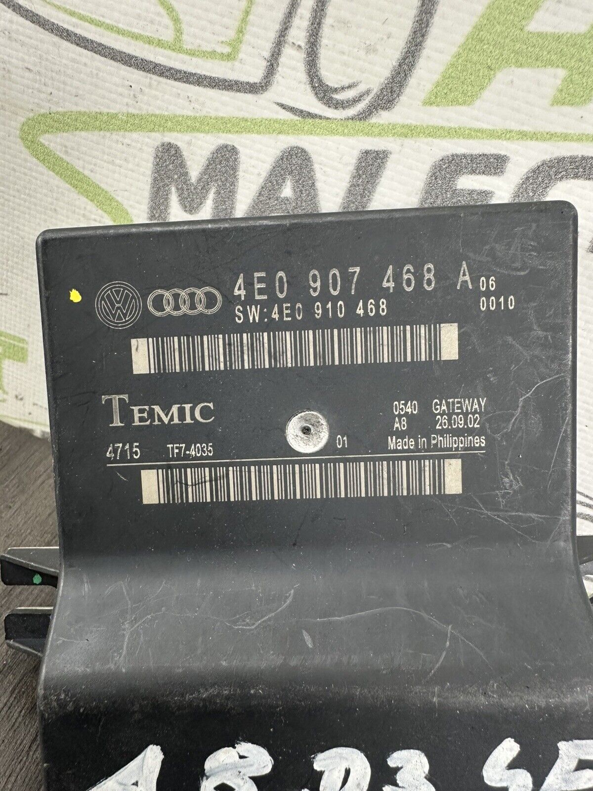 6304686