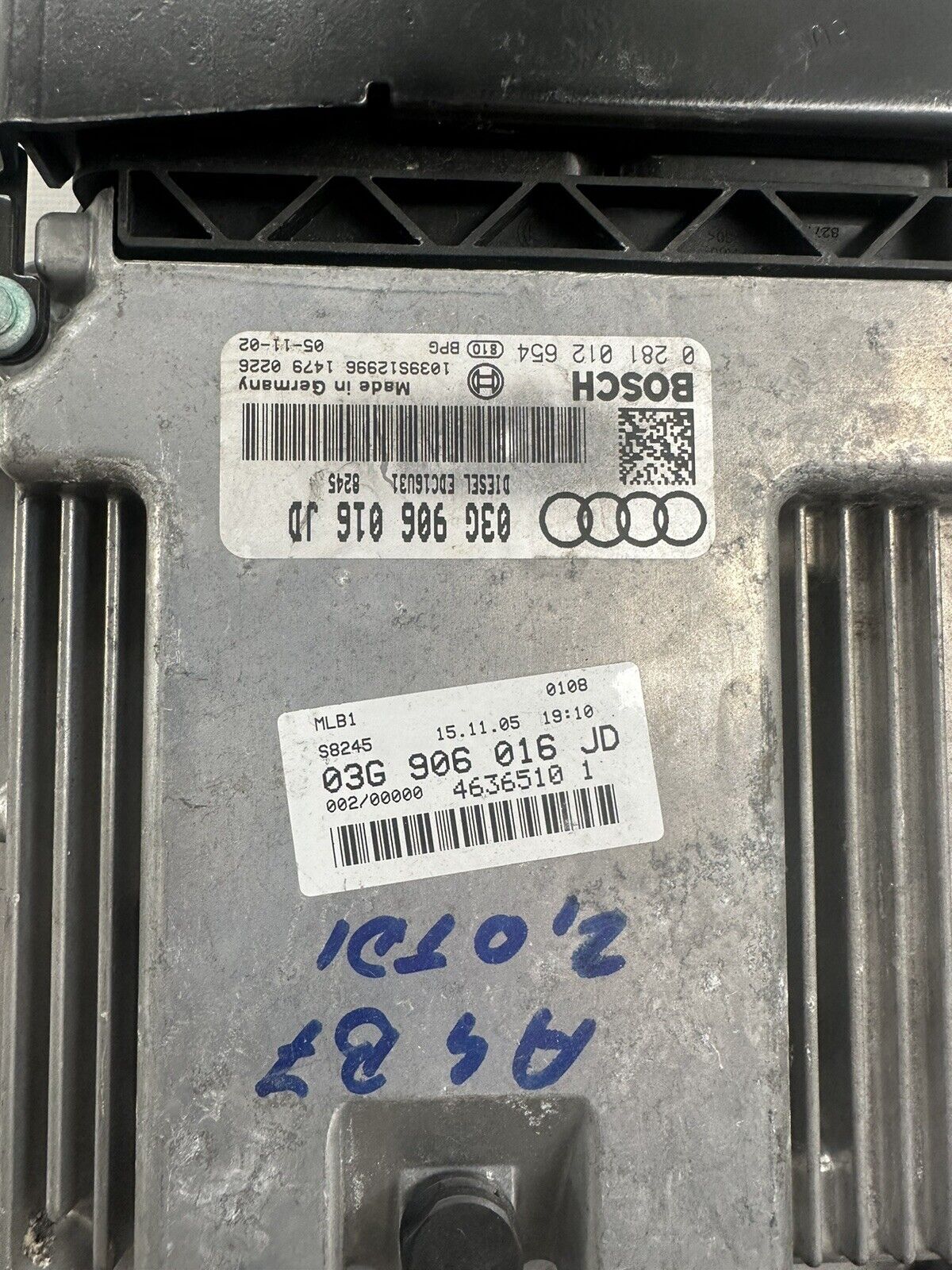 6304872