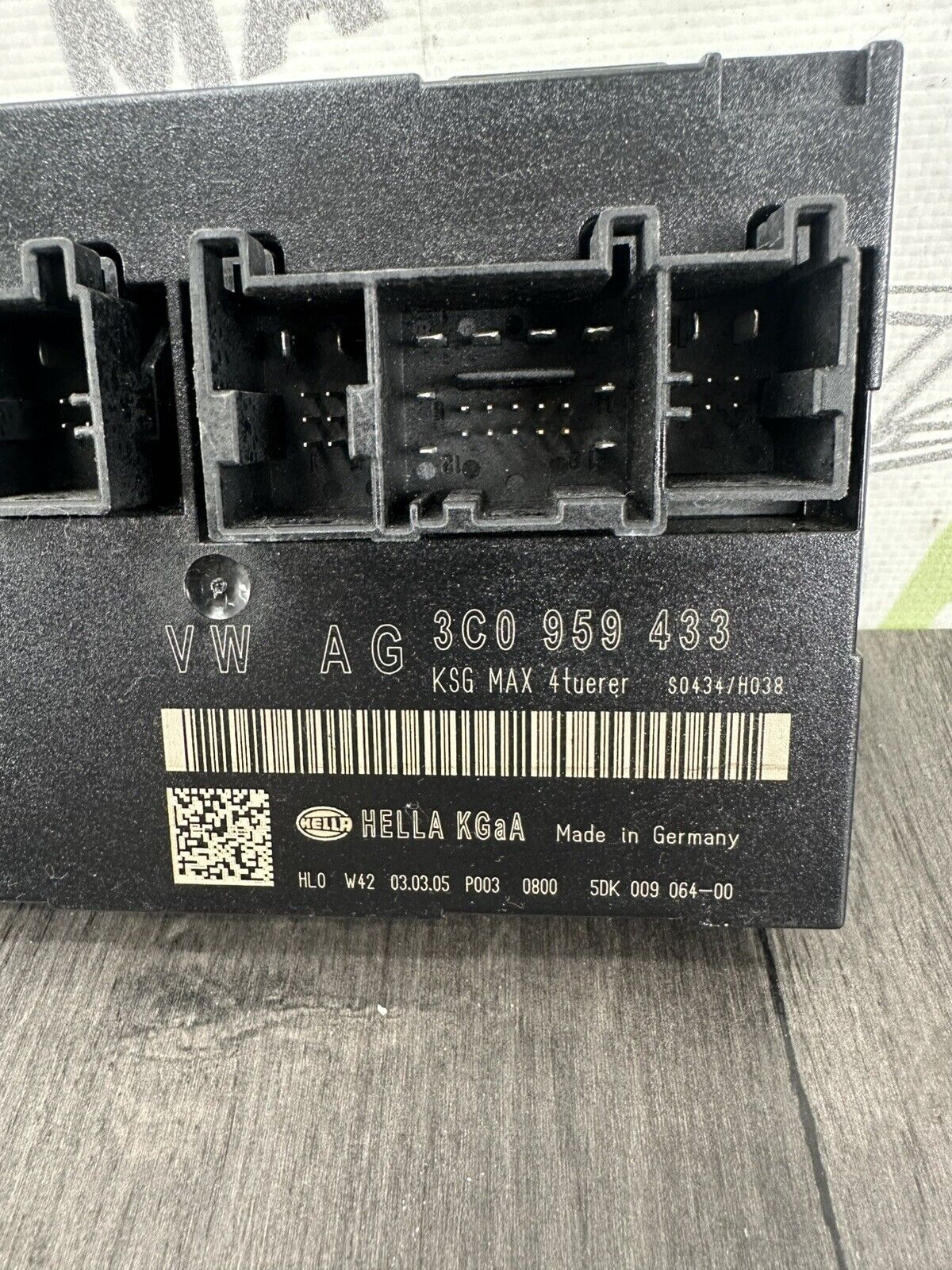 6304318