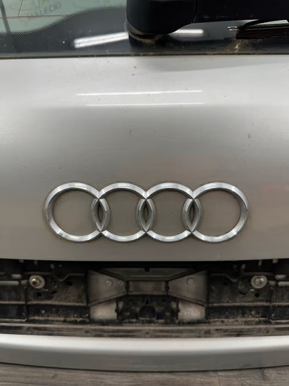 Heckklappe Kofferraum Deckel Audi A3 8P 4-Tür Farbe LY7W Silber