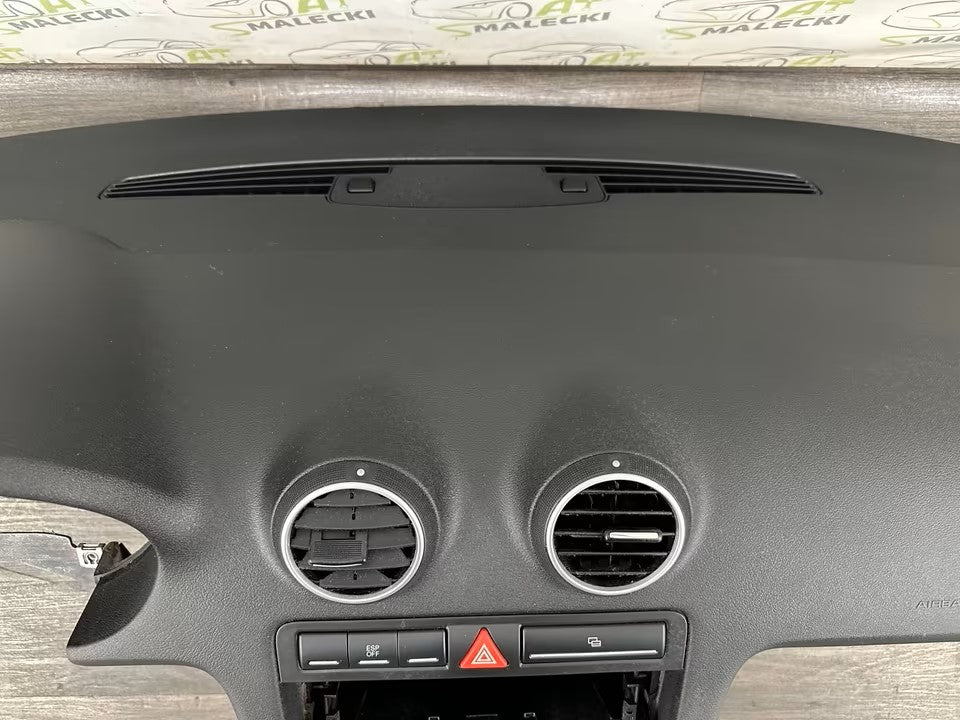 Armaturenbrett Cockpit Dashboard Audi A3 8P Modell 03-12Bj