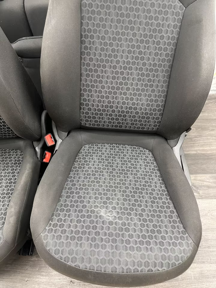 Sitze Innenausstattung Opel Corsa E Modell 4-Tür Stoff 112000km