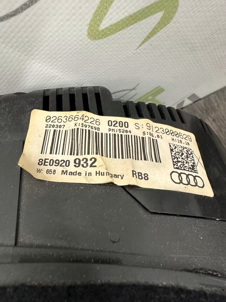 8E0920932 Tacho Kombiinstrument Audi A4 B7 8E 8H Farbdisplay