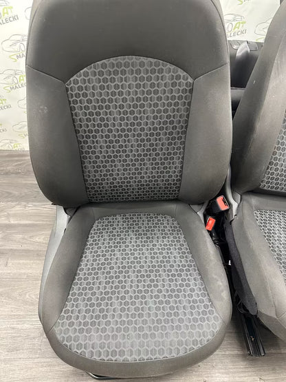 Sitze Innenausstattung Opel Corsa E Modell 4-Tür Stoff 112000km