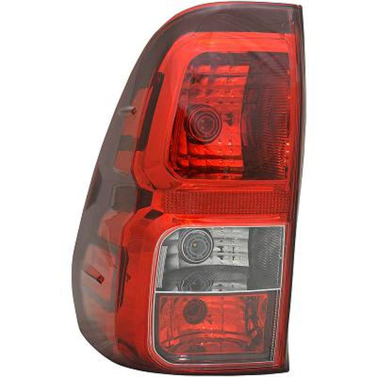 81560-0K270 RÜCKLEUCHTE LI.     HILUX, 15->>     MIT LAMPENTRÄGER 6686891