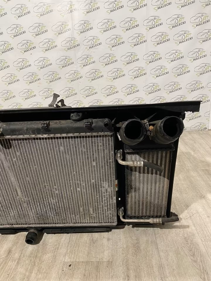 Lock carrier front mask complete Citroën C4 1.6 HDI 2005 year of manufacture