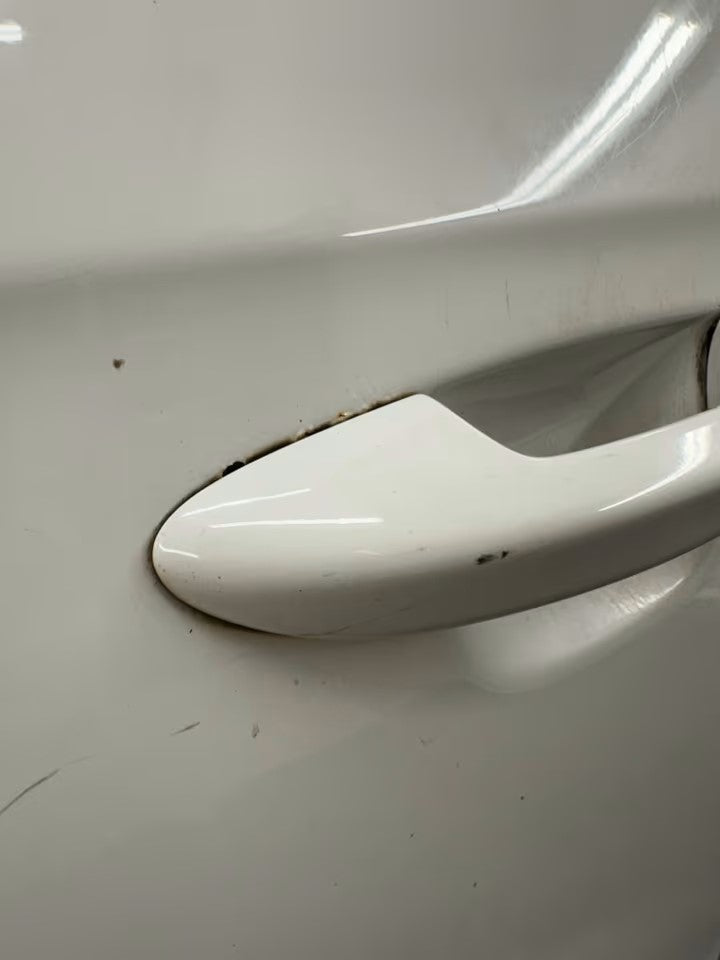 Door front left Vw Passat 3C B6 05-10Bj color LB9A white