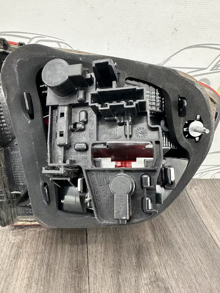 6J8945094C Rücklicht Heckleuchte Rechts Innen Seat Ibiza 6J Kombi