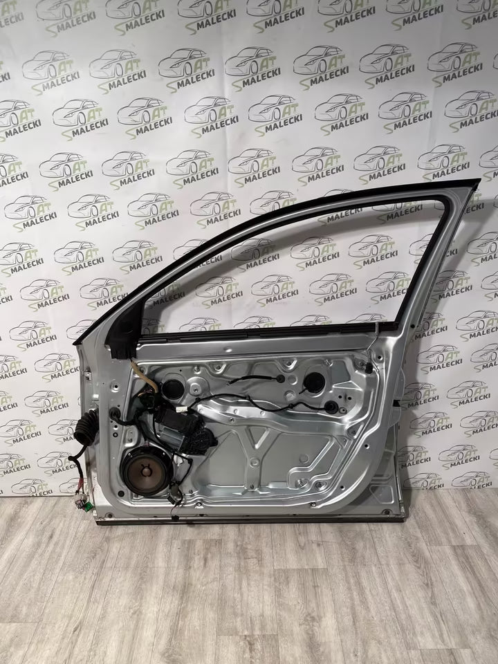 Türe Tür Vorne Rechts Skoda SuperB Modelle 3U Farbe 9156 Silber