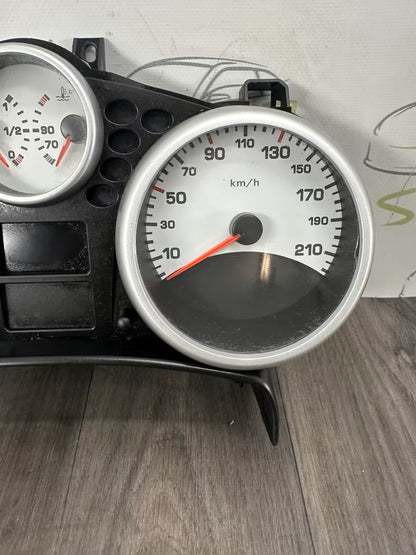 A2C53190331 Tacho Kombiinstrument Peugeot 207 1.4 VTI Modell