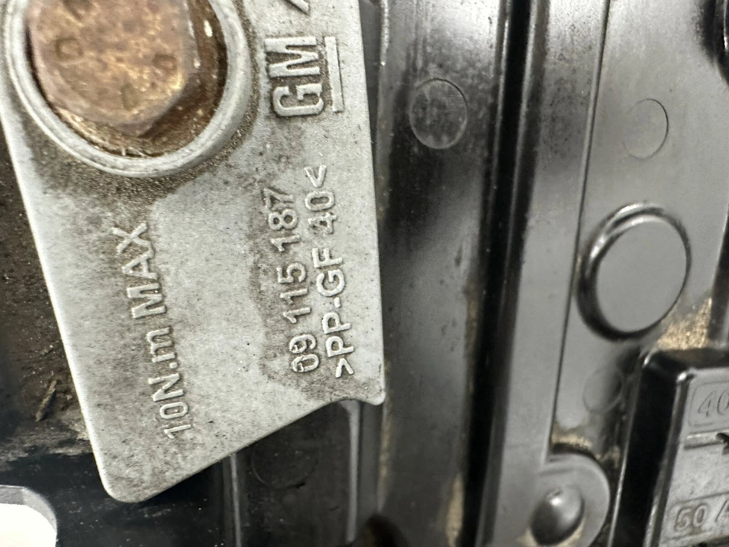 13235642 Batteriehalter Batterie Aufnahme Opel Corsa D 09115187