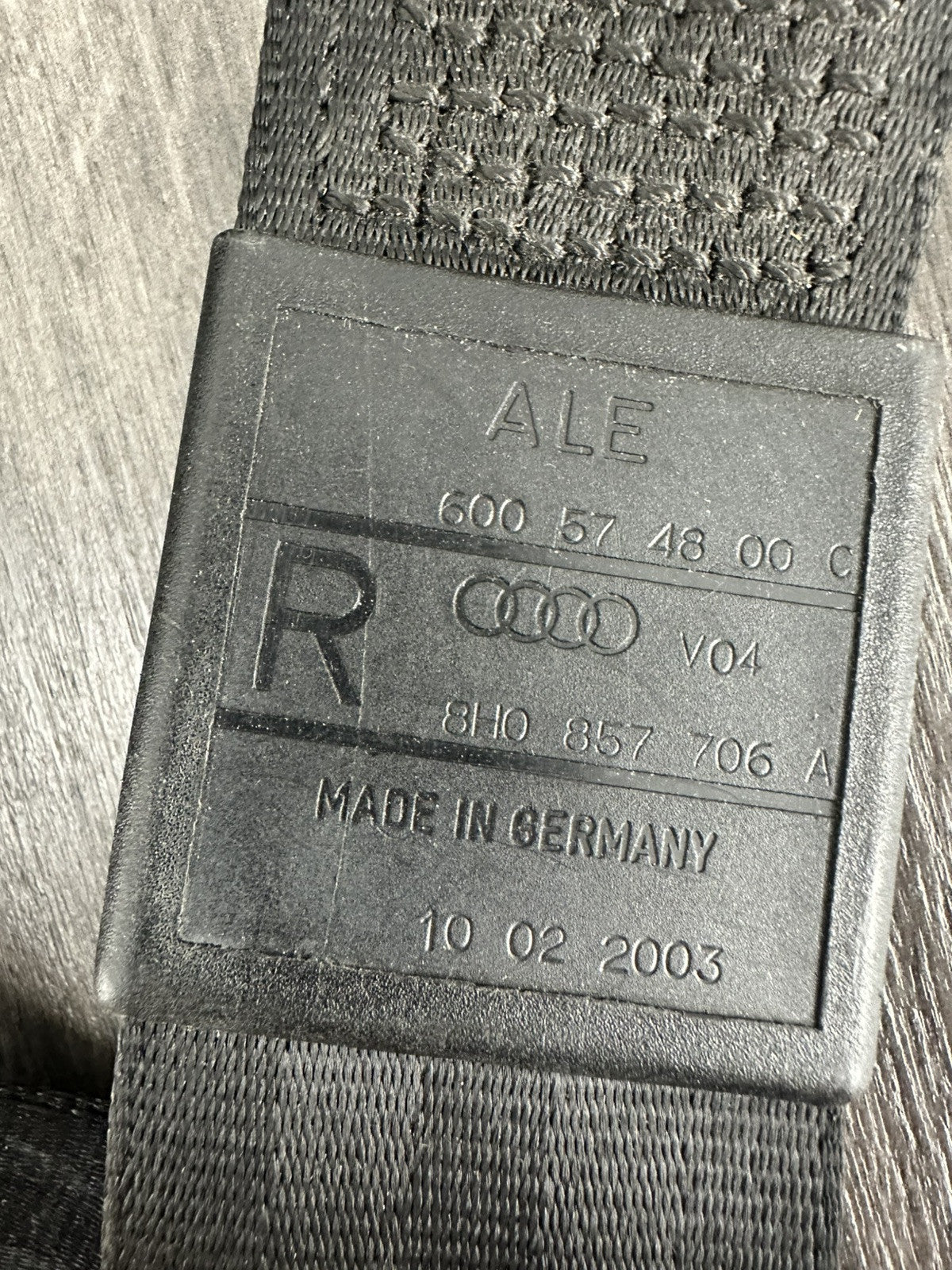6305600